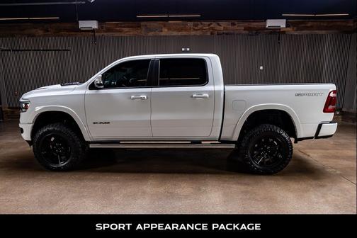 Bright White Clearcoat 2022 RAM 1500 Laramie