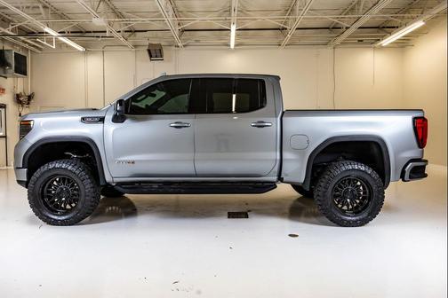 Sterling Metallic 2024 GMC Sierra 1500 AT4