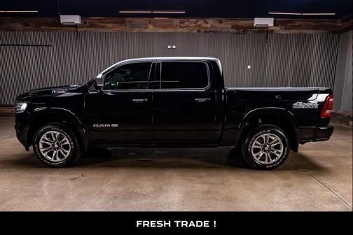 Diamond Black Crystal Pearlcoat 2022 RAM 1500 Longhorn
