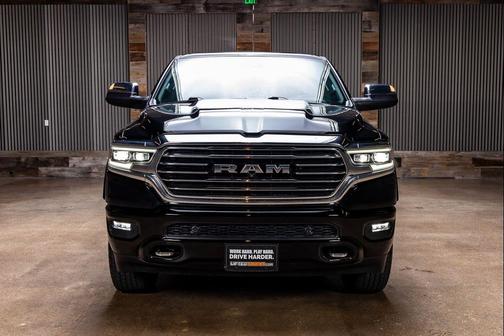 Diamond Black Crystal Pearlcoat 2022 RAM 1500 Longhorn