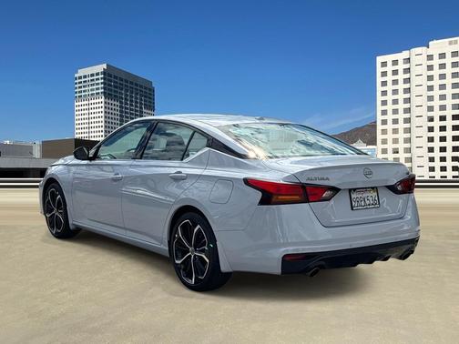 2025 Nissan Altima SR FWD
