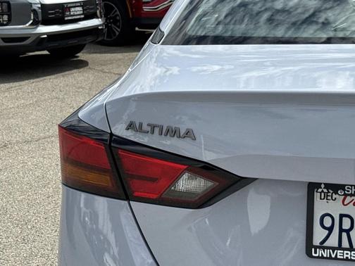 2025 Nissan Altima SR FWD