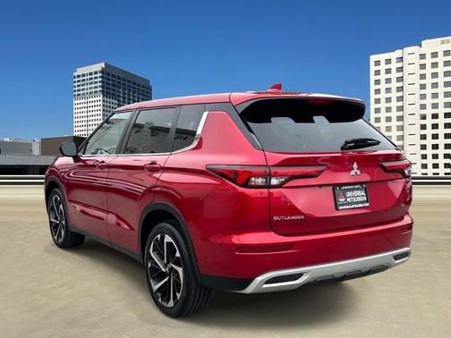 Red Diamond 2023 Mitsubishi Outlander SE 2.5 2WD