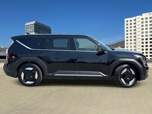 Ebony Black 2026 Kia EV9 Light Short Range
