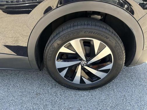 Deep Black Pearl 2023 Volkswagen ID.4 AWD Pro