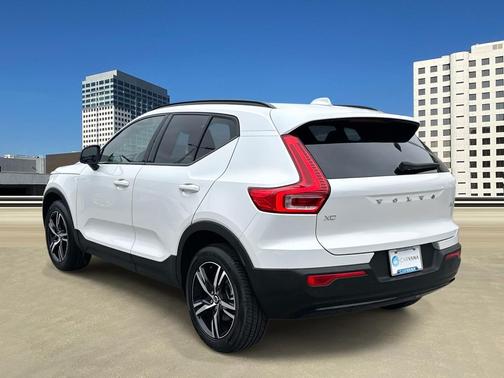 2024 Volvo XC40 B5 Core Bright Theme
