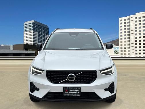 2024 Volvo XC40 B5 Core Bright Theme