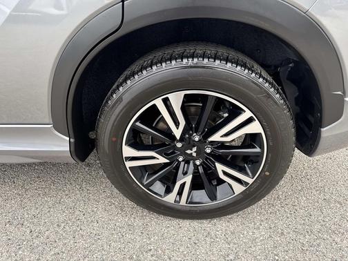 Mercury Gray Metallic 2024 Mitsubishi Eclipse Cross SEL