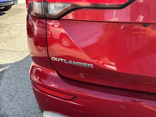 2022 Mitsubishi Outlander SE