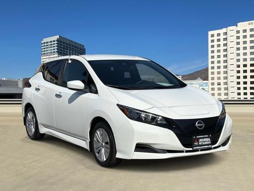 Glacier White 2024 Nissan Leaf S