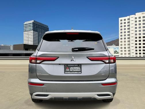 Mercury Gray Metallic 2024 Mitsubishi Outlander SE 2.5 2WD