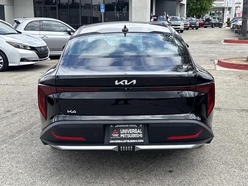 Aurora Black Pearl 2025 Kia K4 LXS