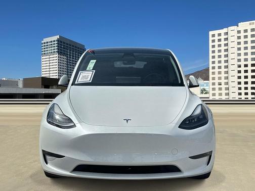 Pearl White Multi-Coat 2023 Tesla Model Y Performance Dual Motor All-Wheel Drive