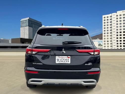 Labrador Black Metallic 2023 Mitsubishi Outlander PHEV SEL