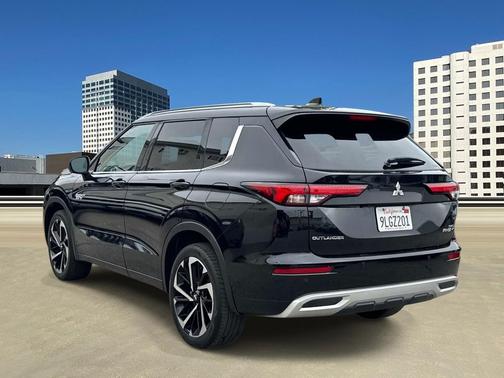 Labrador Black Metallic 2023 Mitsubishi Outlander PHEV SEL