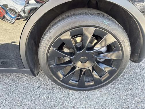 2021 Tesla Model Y Standard Range Rear-Wheel Drive