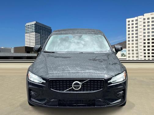 2024 Volvo S60 B5 Plus Dark Theme