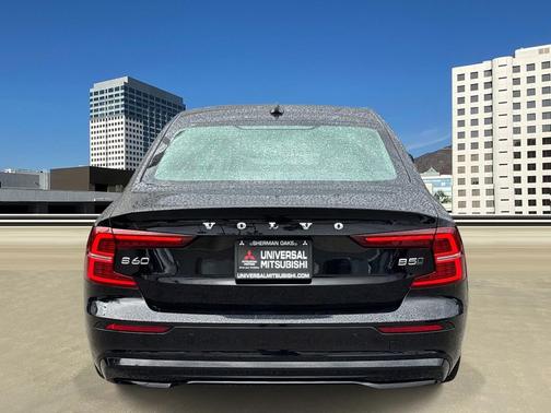 2024 Volvo S60 B5 Plus Dark Theme