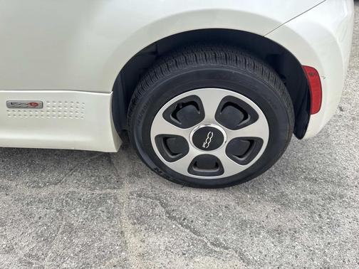 Bianco Perla (Pearl White Tri-Coat) 2016 FIAT 500e Battery Electric