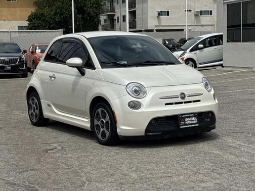 Bianco Perla (Pearl White Tri-Coat) 2016 FIAT 500e Battery Electric