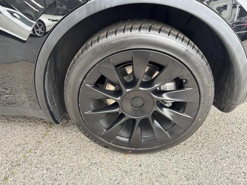 2022 Tesla Model Y Long Range Dual Motor All-Wheel Drive