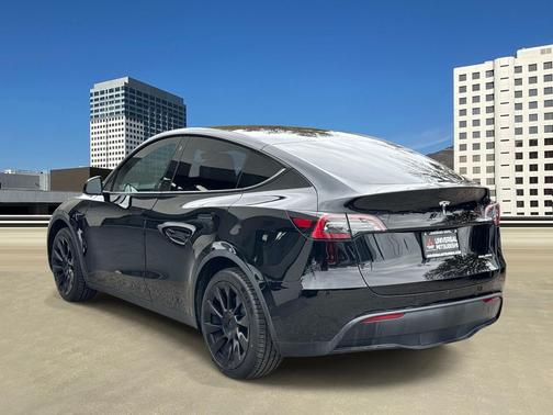 2022 Tesla Model Y Long Range Dual Motor All-Wheel Drive