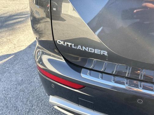 2025 Mitsubishi Outlander PHEV SE S-AWC