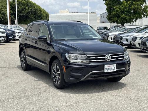 Deep Black Pearl 2020 Volkswagen Tiguan 2.0T SE