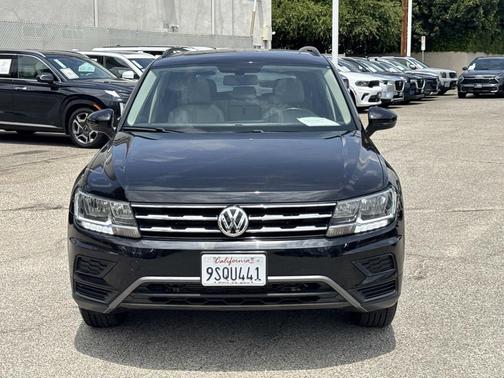 Deep Black Pearl 2020 Volkswagen Tiguan 2.0T SE