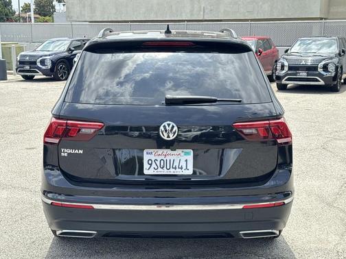 Deep Black Pearl 2020 Volkswagen Tiguan 2.0T SE