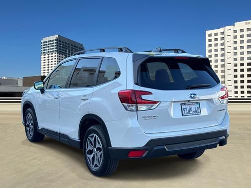 Crystal White Pearl 2024 Subaru Forester Premium