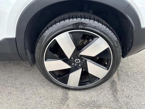 Crystal White Metallic 2023 Volvo C40 Recharge Pure Electric Twin Ultimate