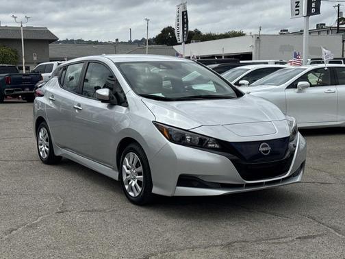 Brilliant Silver Metallic 2025 Nissan Leaf S