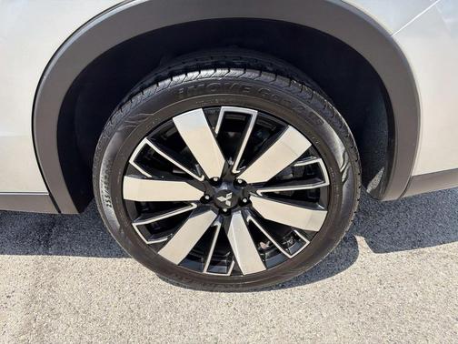 Gray 2025 Mitsubishi Outlander SE