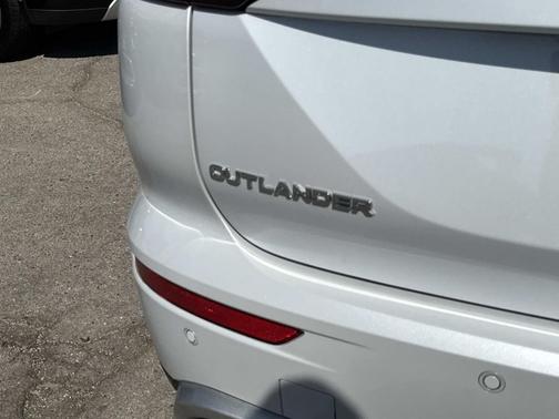 2025 Mitsubishi Outlander PHEV SE S-AWC