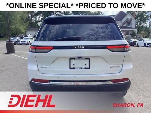 Bright White Clearcoat 2022 Jeep Grand Cherokee LAREDO