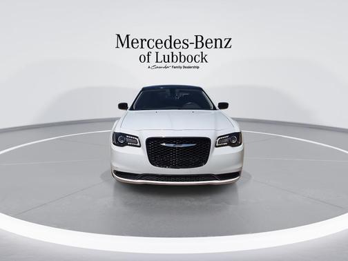 Bright White 2019 Chrysler 300 Touring