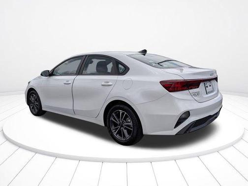Snow White Pearl 2024 Kia Forte LXS
