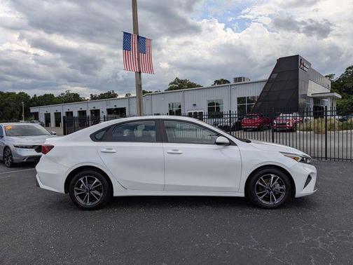 Snow White Pearl 2024 Kia Forte LXS