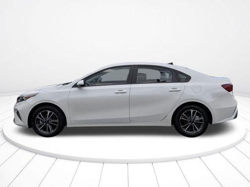 Snow White Pearl 2024 Kia Forte LXS