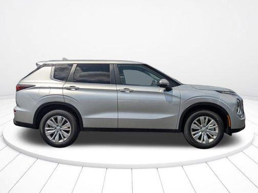 Alloy Silver Metallic 2026 Mitsubishi Outlander ES 2.5 2WD