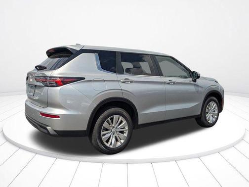 Alloy Silver Metallic 2026 Mitsubishi Outlander ES 2.5 2WD
