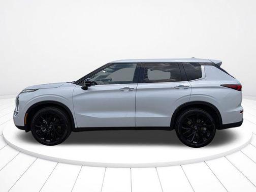 White Diamond 2024 Mitsubishi Outlander SE S-AWC