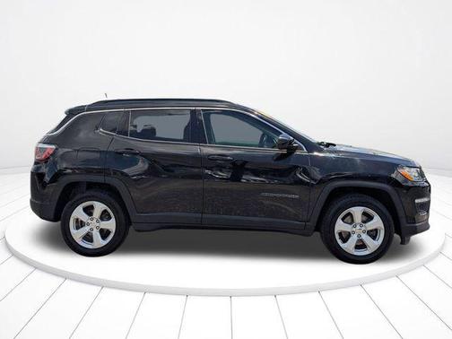Diamond Black Crystal Pearlcoat 2018 Jeep Compass Latitude