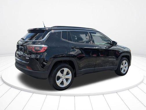 Diamond Black Crystal Pearlcoat 2018 Jeep Compass Latitude