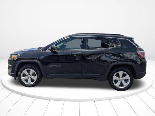 Diamond Black Crystal Pearlcoat 2018 Jeep Compass Latitude