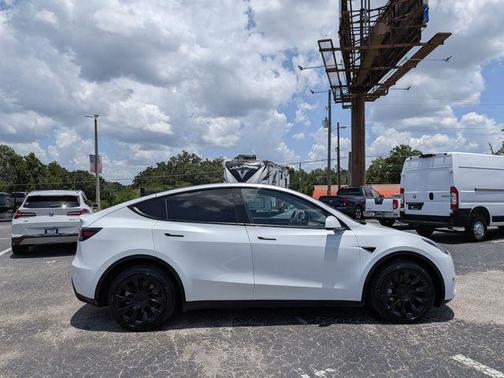 Pearl White Multi-Coat 2022 Tesla Model Y Long Range Dual Motor All-Wheel Drive