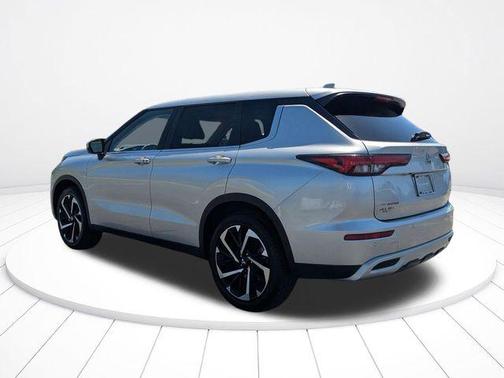 Alloy Silver Metallic 2024 Mitsubishi Outlander SE 2.5 2WD