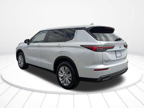 White Diamond 2026 Mitsubishi Outlander ES 2.5 2WD