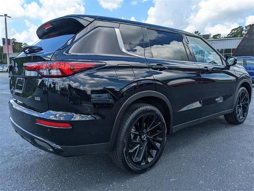 2022 Mitsubishi Outlander Black Edition 2WD
